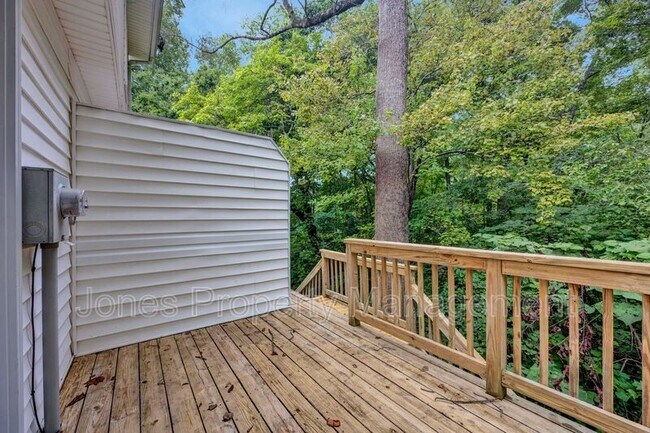 Building Photo - 2620 White Oak Ln