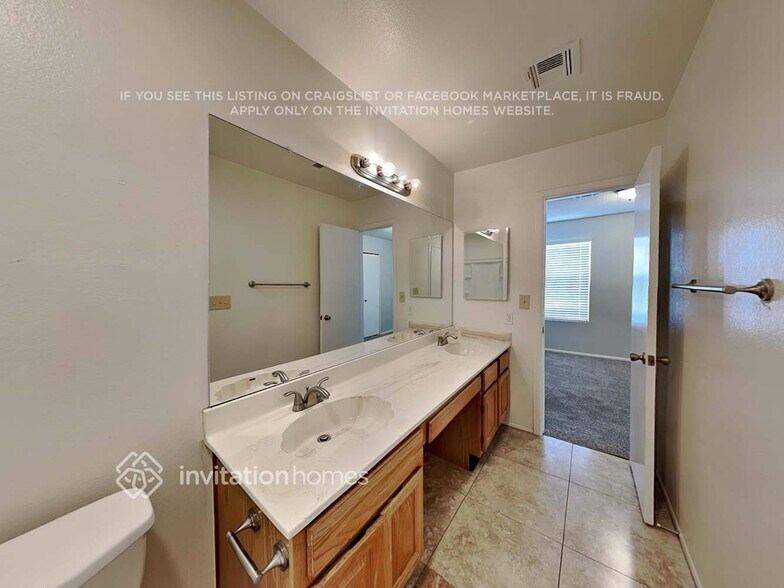 Building Photo - 446 E Wescott Dr