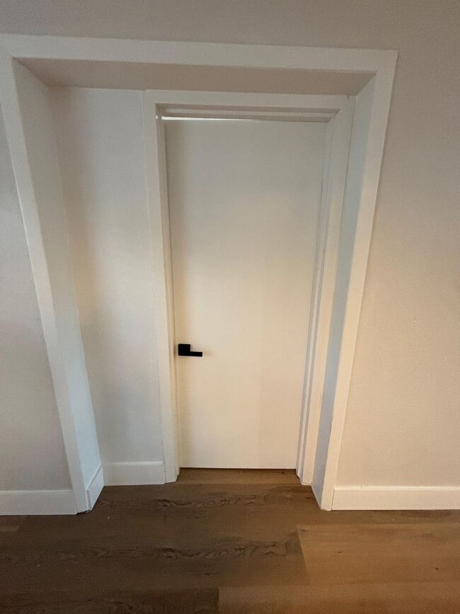 Building Photo - Fully Remodeled 3-Bedroom + Den Home for R...