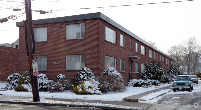 Building Photo - George Court Apartments