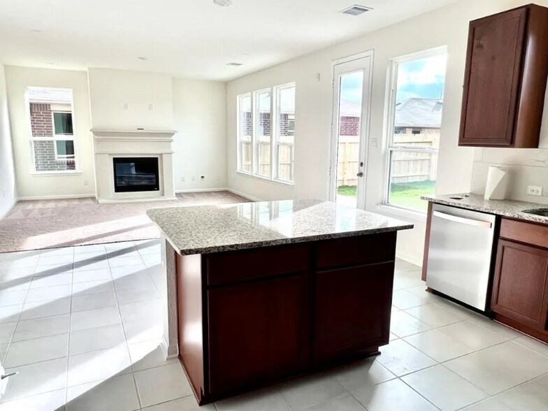 Building Photo - 7218 Bakersfield Ct