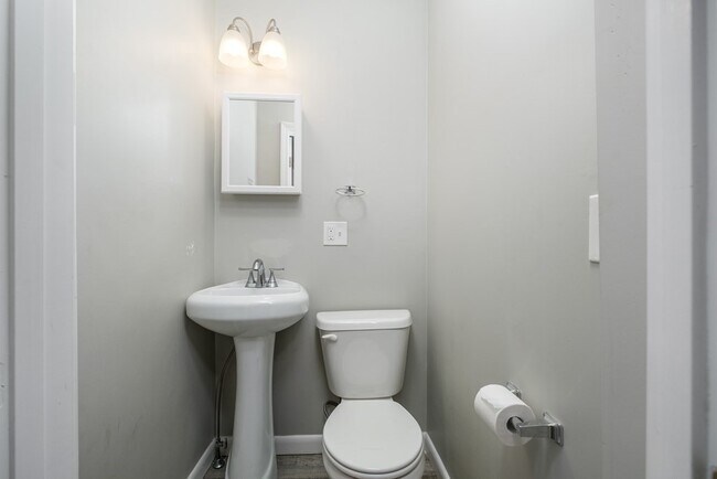 Building Photo - 17 O St