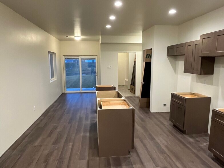 Building Photo - 327 Post Oak Dr