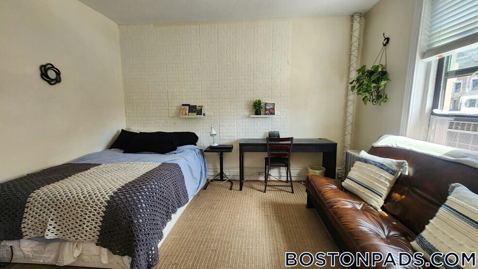 Building Photo - 1111 Boylston St