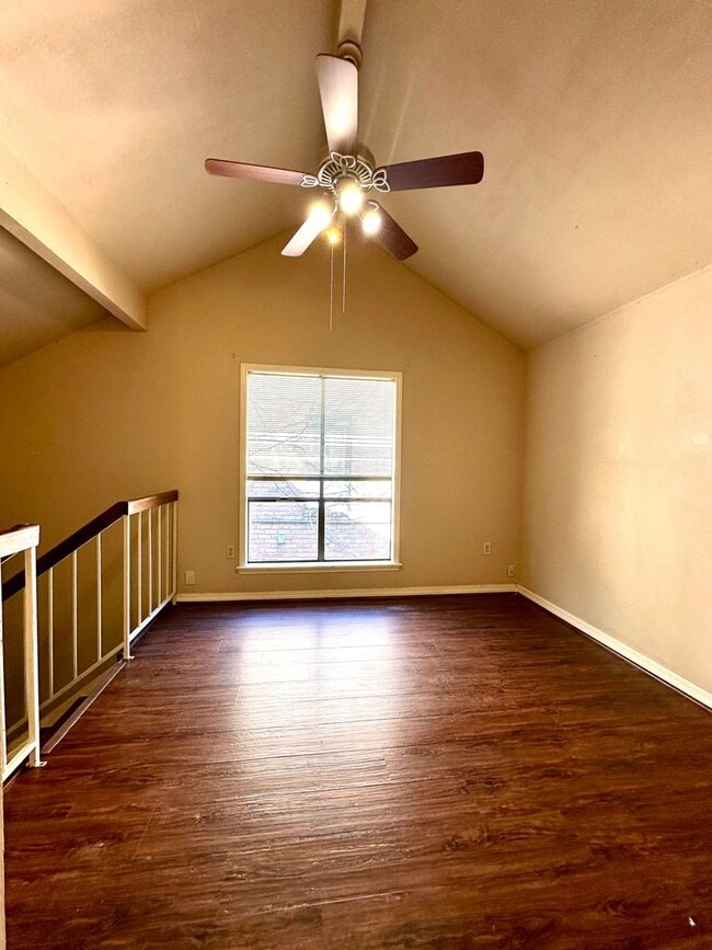 Building Photo - 2BR 2BA Townhome w/ Loft LSU AREA