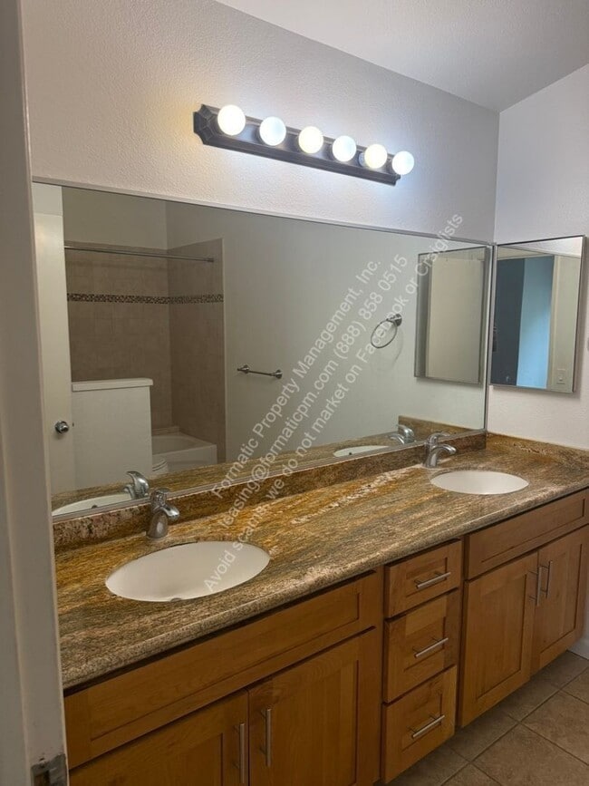 Building Photo - 91-1047 Pohahawai Place