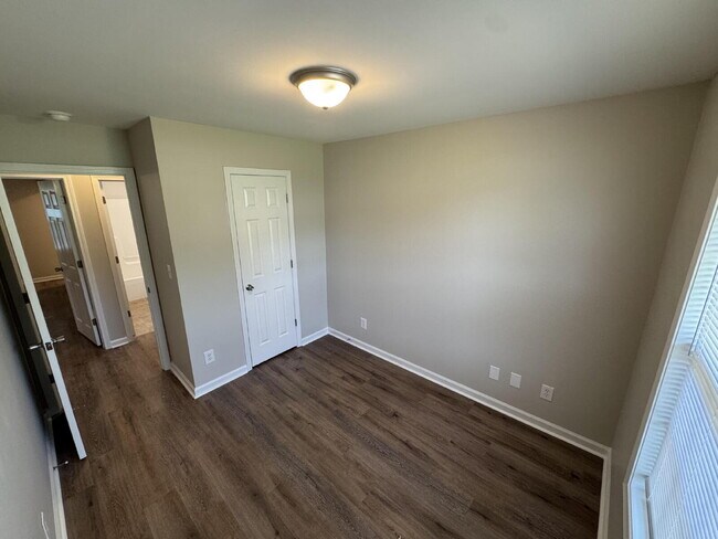 Building Photo - 404 Faulkner Dr