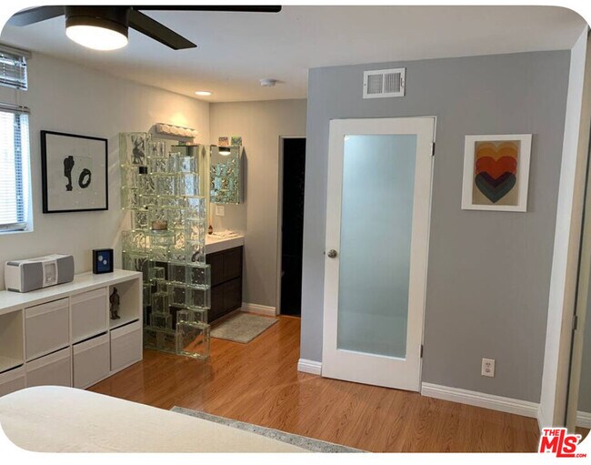 Building Photo - 1015 Marine St