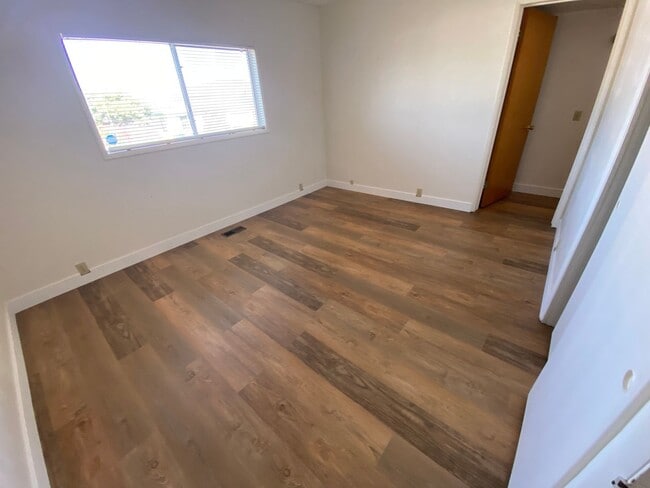 Building Photo - 944 Mesa St