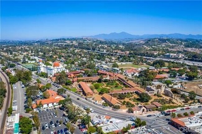 Building Photo - Freshly Renovated | Single-Level with VIEW...