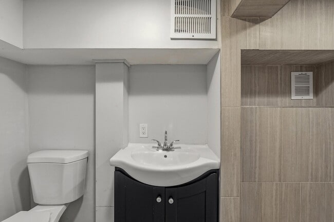 Building Photo - 37 W 34th St.