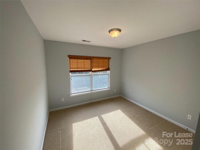 Building Photo - 1042 Kensrowe Ln