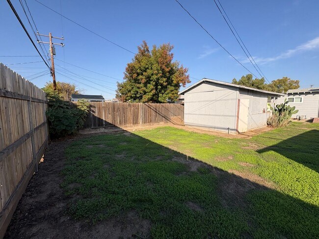 Building Photo - Cozy Home On Spacious Lot Available Now!