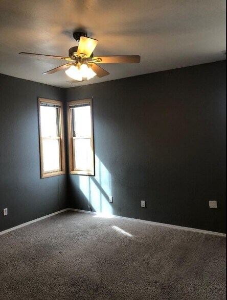 Building Photo - 215 Vassar Dr SE