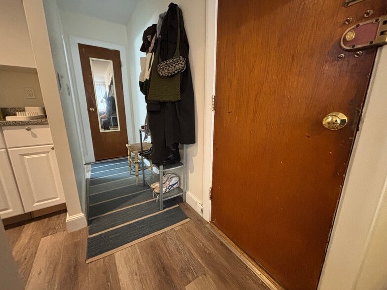 Building Photo - 28 Myrtle St