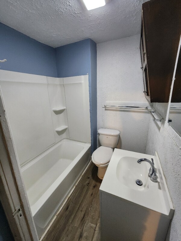 Building Photo - 214 E Belmont St