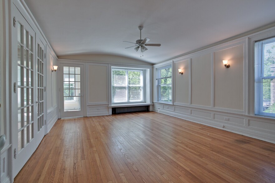 Building Photo - 5121 S Kenwood Ave