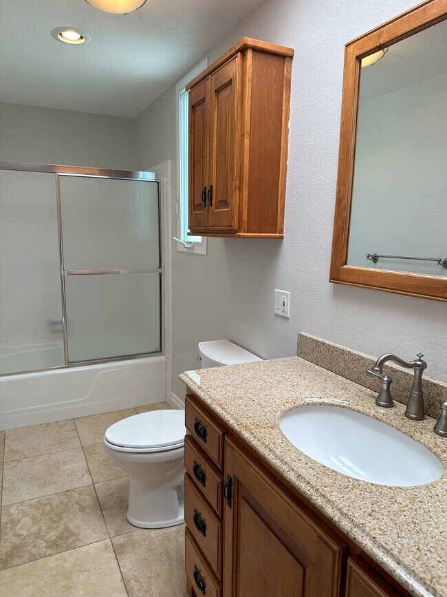 Building Photo - 4659 Park Dr