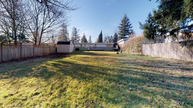 Building Photo - SeaTac rambler home -3 bedroom 1 bath with carport.  Fenced yard!!!  Available March 1st, 2026!