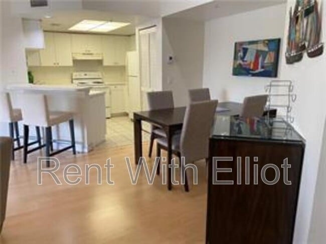 Building Photo - 2021 SE 10th Ave