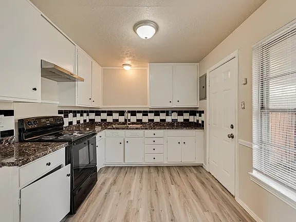 Building Photo - 165 Eisenhower Blvd