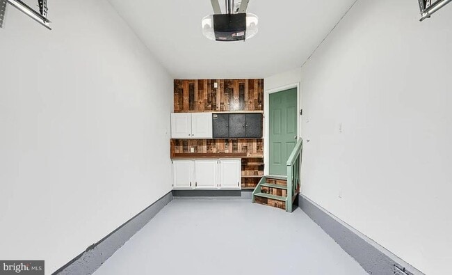 Building Photo - 4 Maya Way