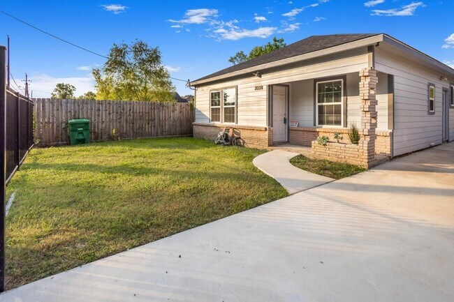 Building Photo - 3234 Berry St