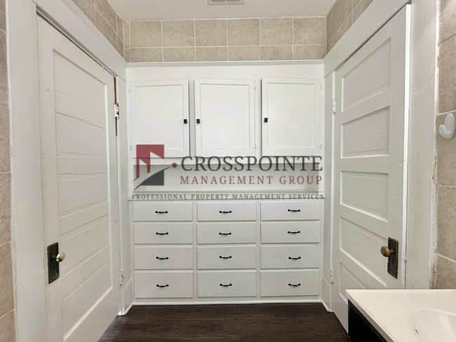 Building Photo - Dobbs 618, 620, 622