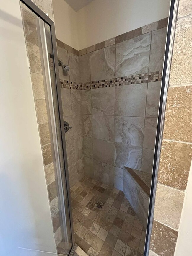 Building Photo - Elegant Living in the Heart of OKC – Impec...