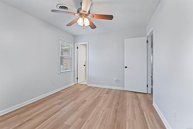 Building Photo - 111 Lori St