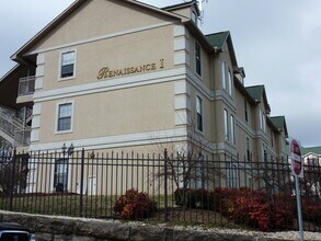 Building Photo - 3 Bed Condo $999 Per BR! (Was $1,490)