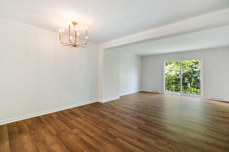 Building Photo - 215 Oakview Dr