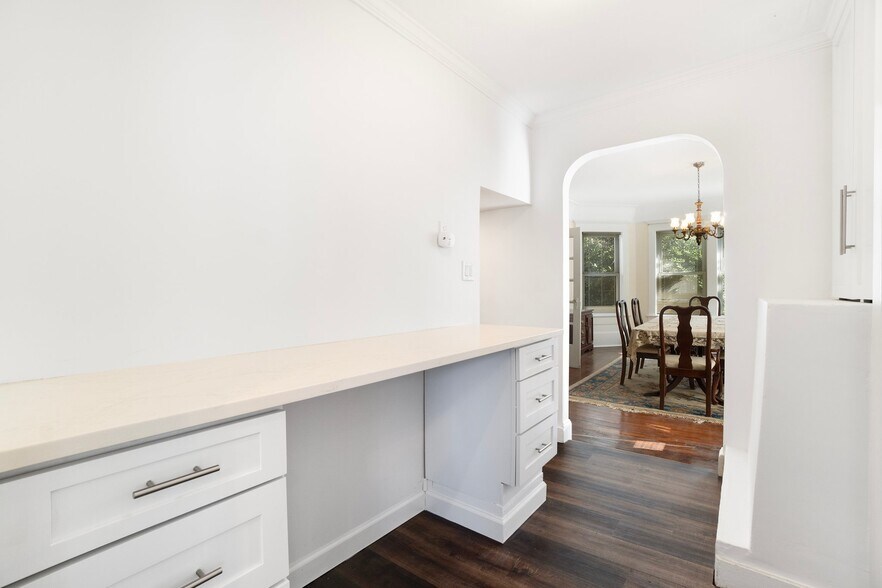 Butlers Pantry - 134 Old Mamaroneck Rd