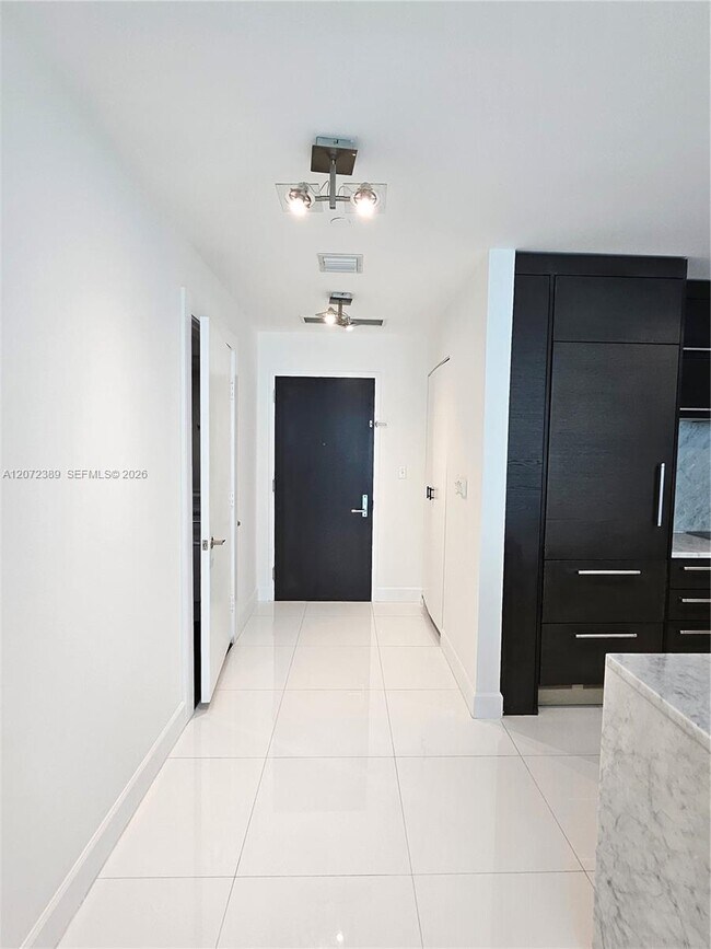 Building Photo - 900 Biscayne Blvd