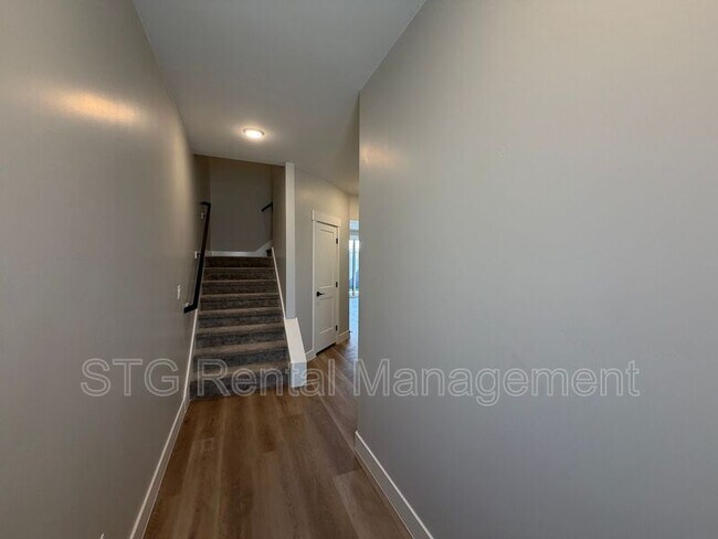 Building Photo - 577 E Hemsworth Ln