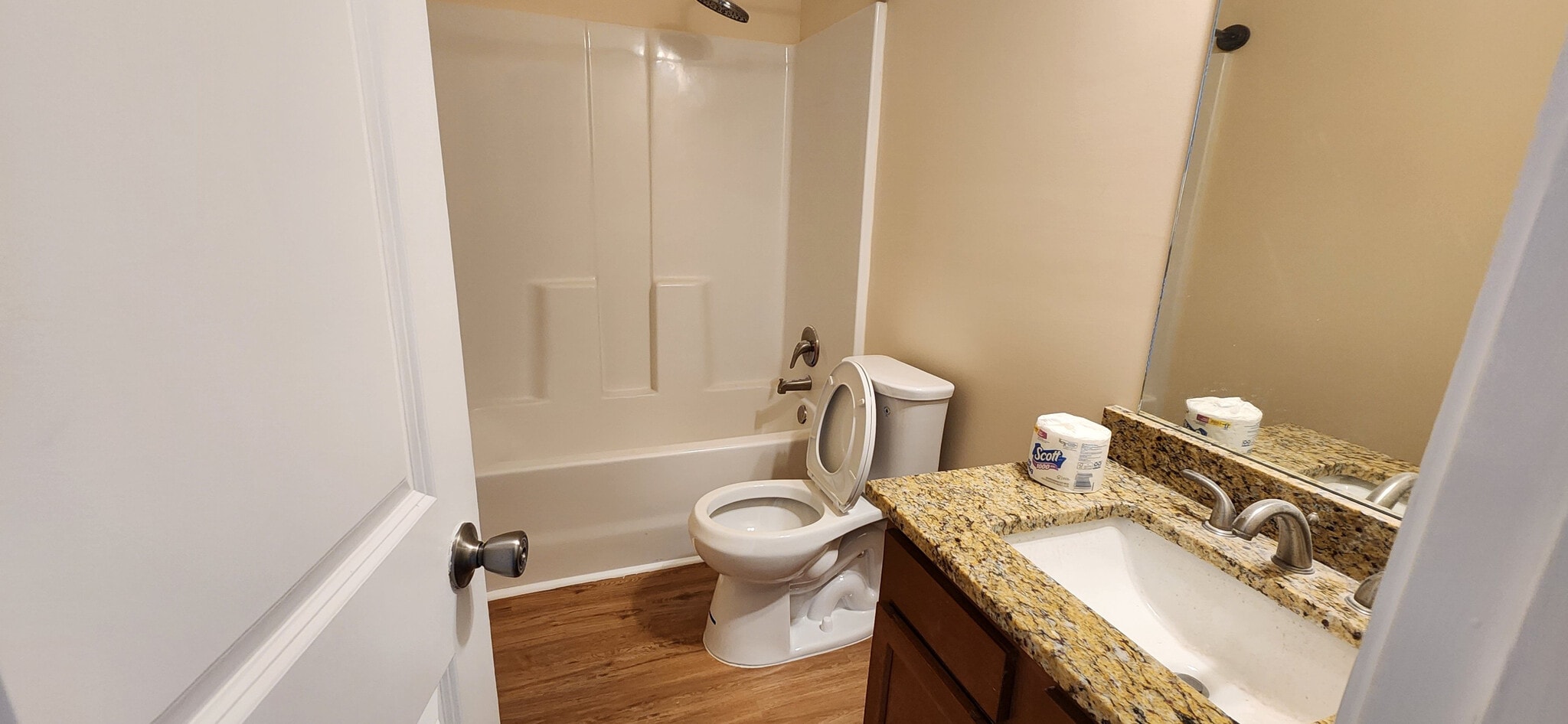 Building Photo - Room in Duplex on Bolton Rd NW