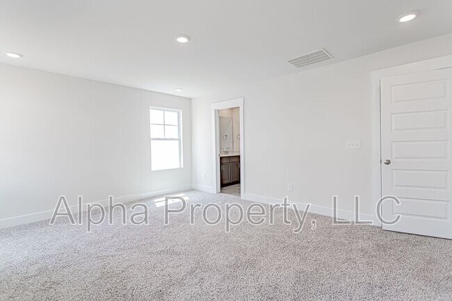 Building Photo - 44 Centimeters Dr