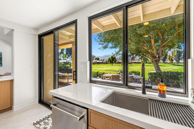 Building Photo - 179 Gran Via