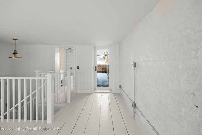 Building Photo - 620 Warren St