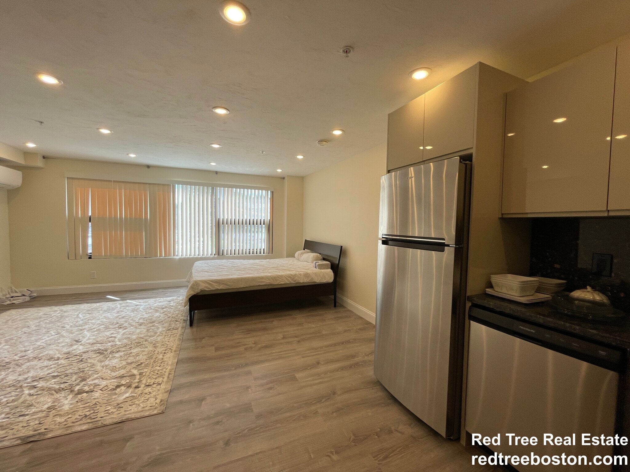 Building Photo - 1028a Commonwealth Ave