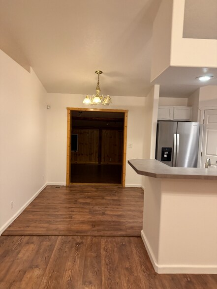 Building Photo - 1319 W Hasket Cir