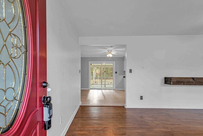 Building Photo - 203 Pineview Rd