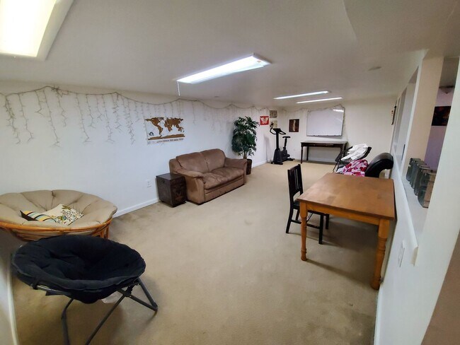 Building Photo - 910 Bungalow Ct