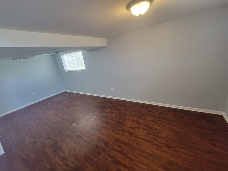 Building Photo - 22005 Balmoral Dr