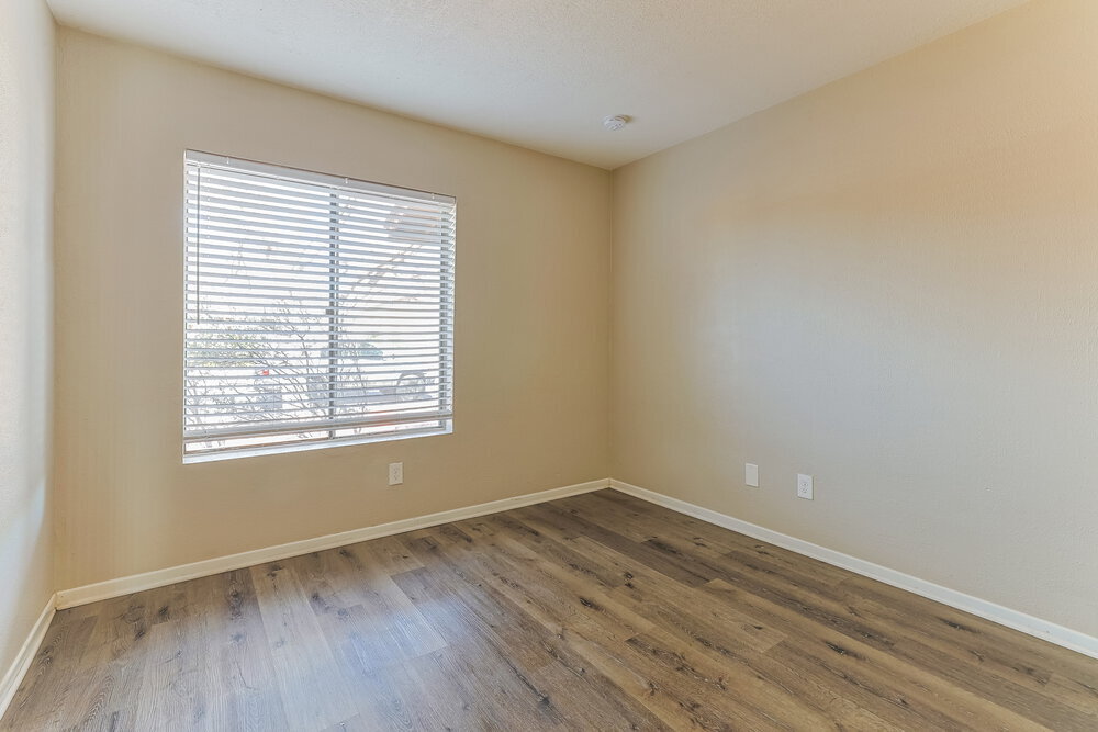 Building Photo - 1307 W Palo Verde Dr