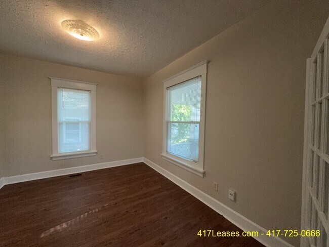 Building Photo - 2222 N Johnston Ave