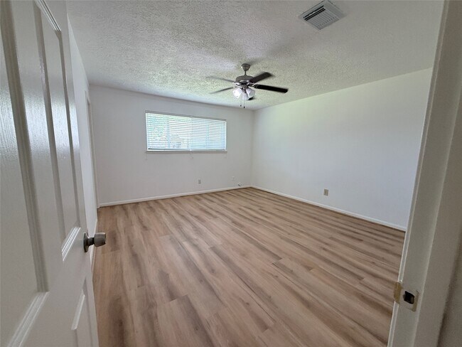 Building Photo - 12214 Corona Ln
