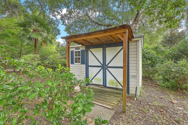 Building Photo - Single Family Home in Park Circle!