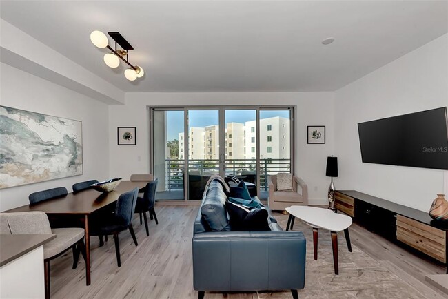 Building Photo - 1703 N Tamiami Trl