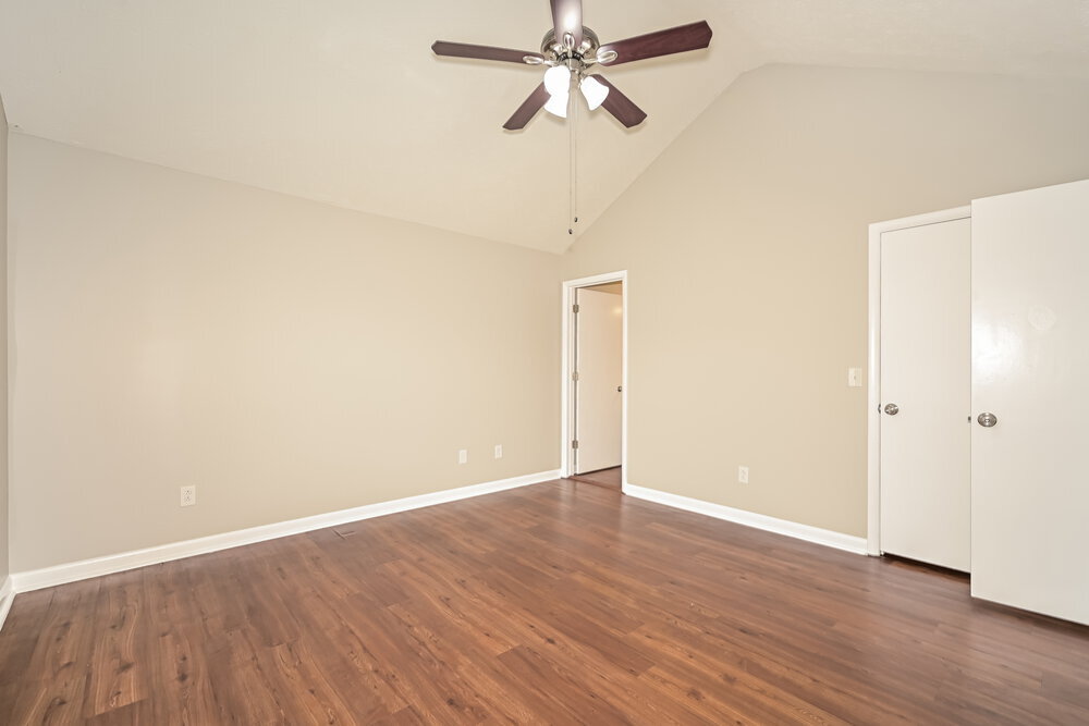 Building Photo - 581 Woodcrest Dr
